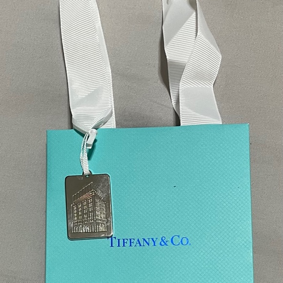 Tiffany & Co Fifth Ave Flagship VIP Gift Bag Charm Collectible Limited E… - Picture 1 of 6